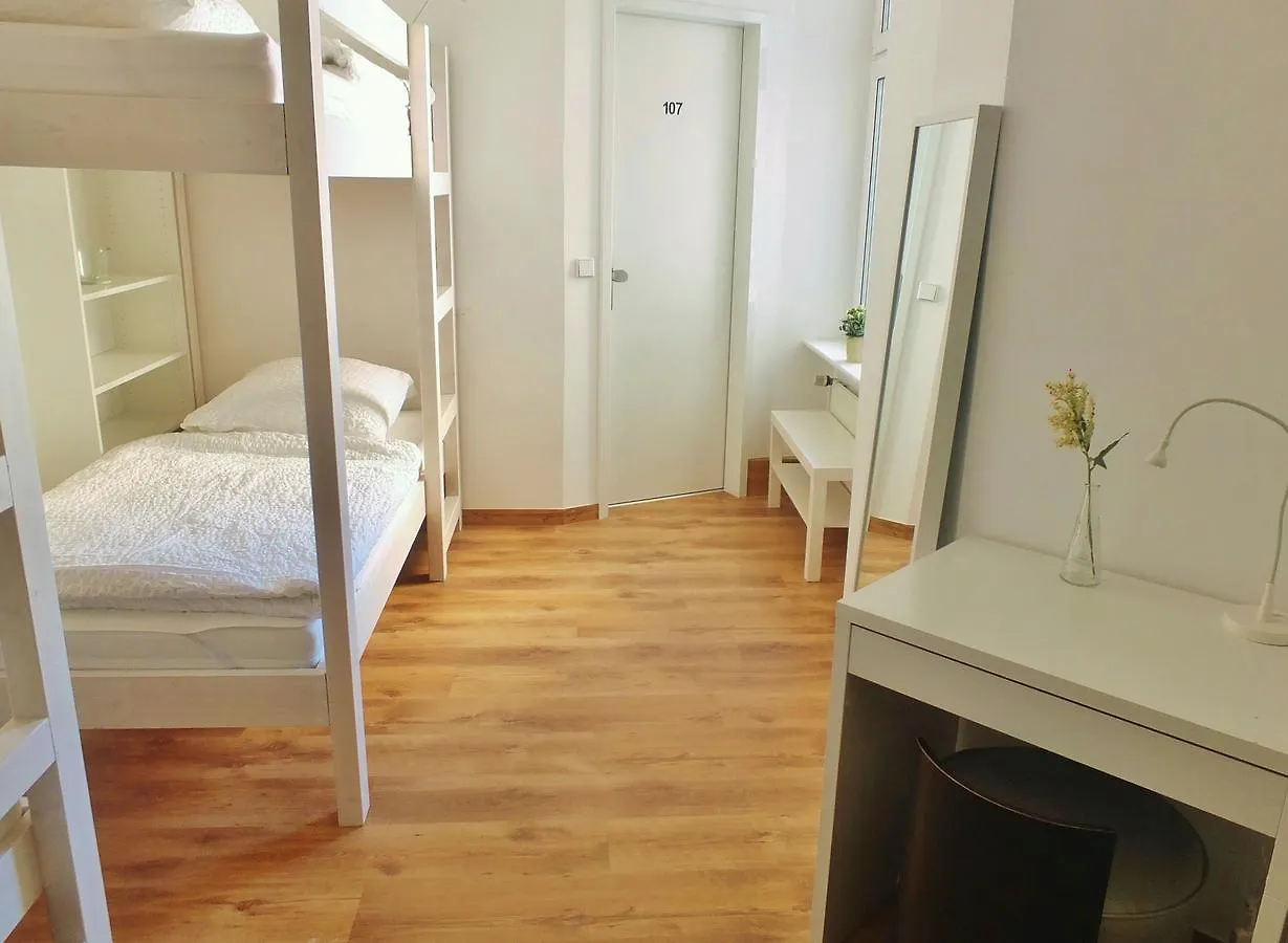 ברלין Karl Marx Hostel